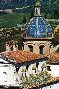 Xtrallusion offers characteristic Bed and Breakfast, B&B, Guest House, Hotel, Albergo and Country Lodge accommodation in Italy. Plus independent self-guided Walking, Adventure, Activity, Skiing and Paragliding Holiday itineraries on the Italian Rivieras, in the Italian Lakes, in the Italian Alps and in some of the most beautiful corners of Italy.